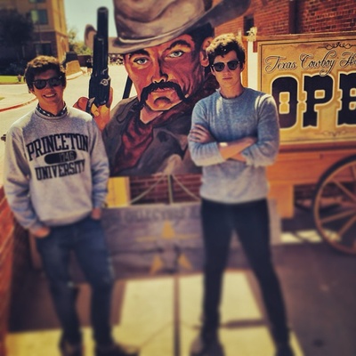 格拉汉姆·菲利普斯的写真-兄弟也很帅啊