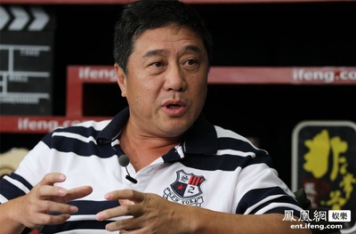 叶大鹰的写真-叶大鹰骂房地产开放商...