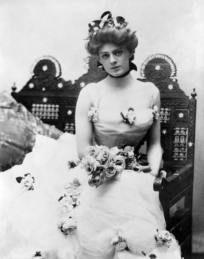 埃塞尔·巴里摩尔的写真-As Madame Trentoni i...