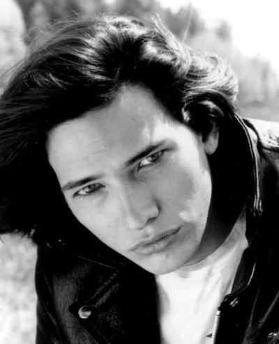 达伦·布罗斯的写真