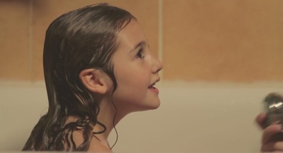 玛龙·莱瓦纳的写真-头发湿了，脸型还是很...