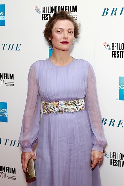 卡米拉·拉瑟福德的写真