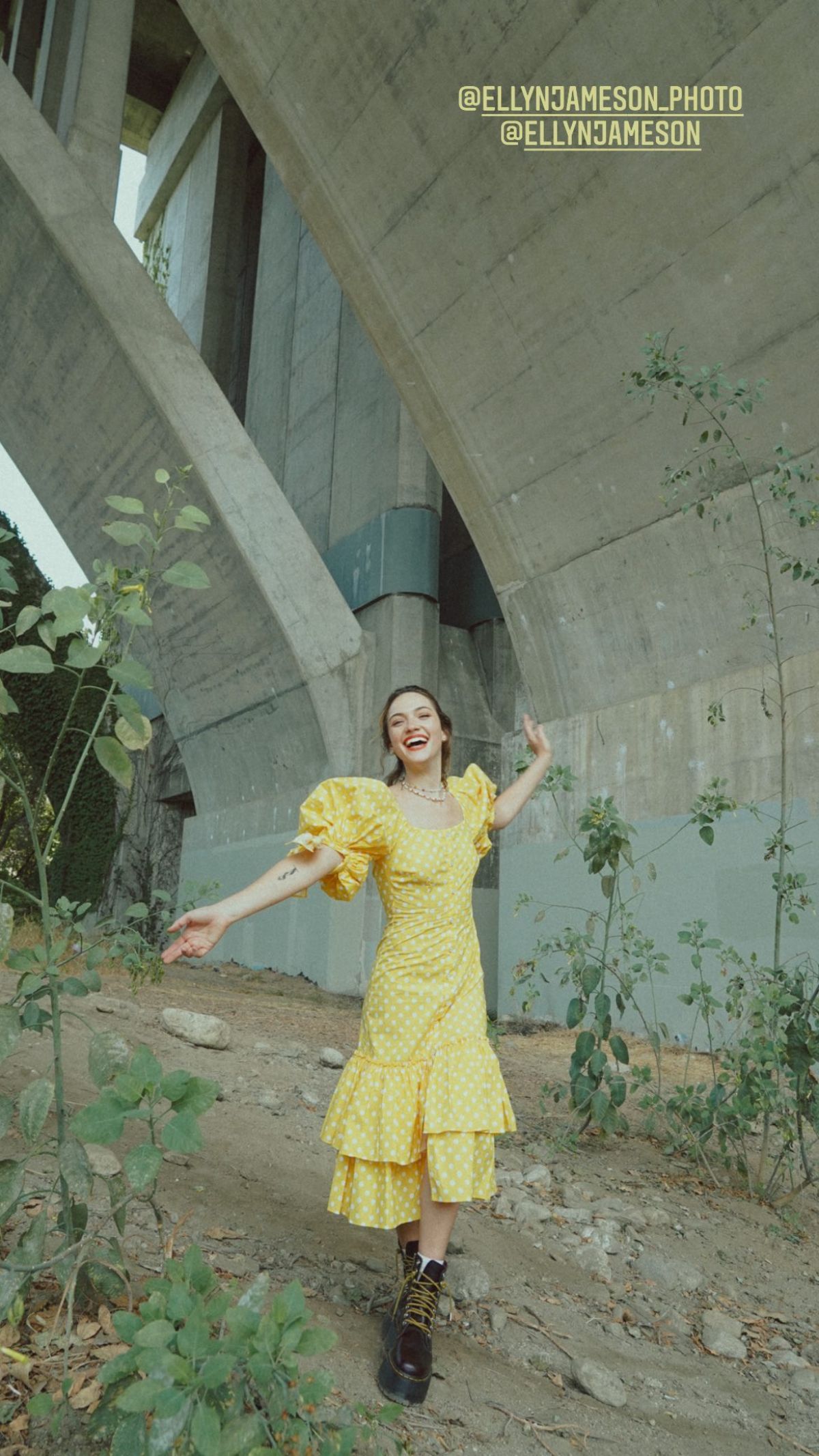 维奥莱特·比恩的写真-July 2021