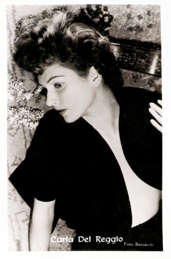 卡拉·德尔·波吉奥的写真