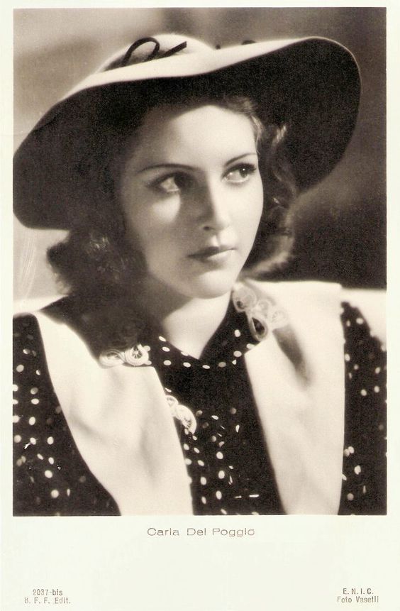 卡拉·德尔·波吉奥的写真