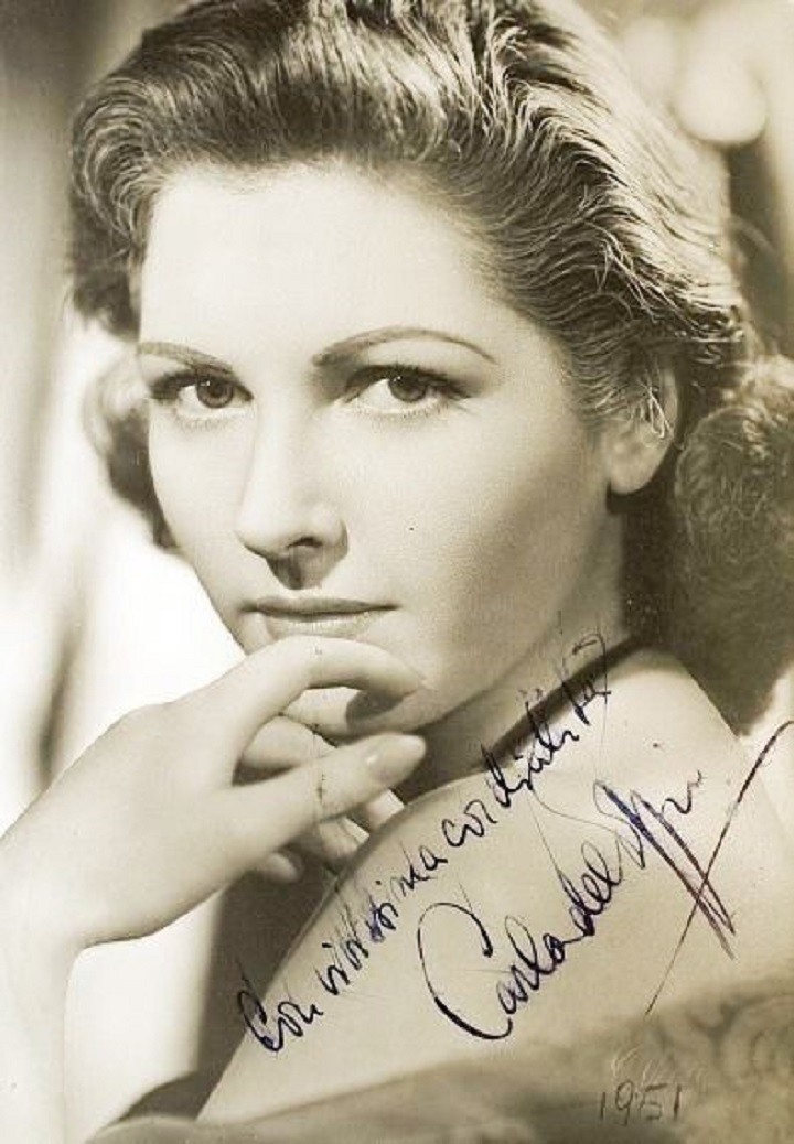 卡拉·德尔·波吉奥的写真