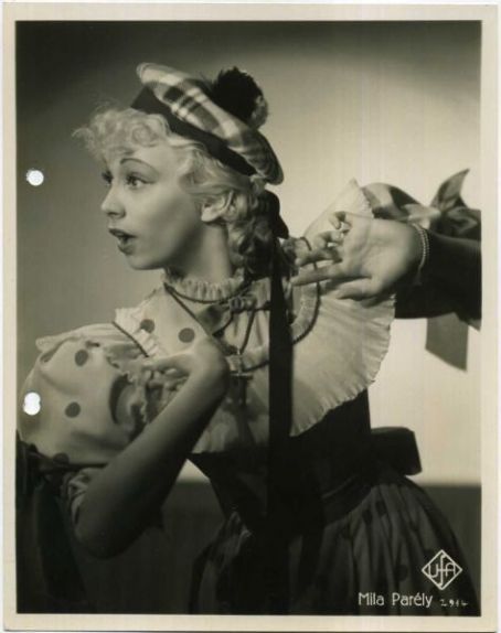 米拉·帕雷利的写真