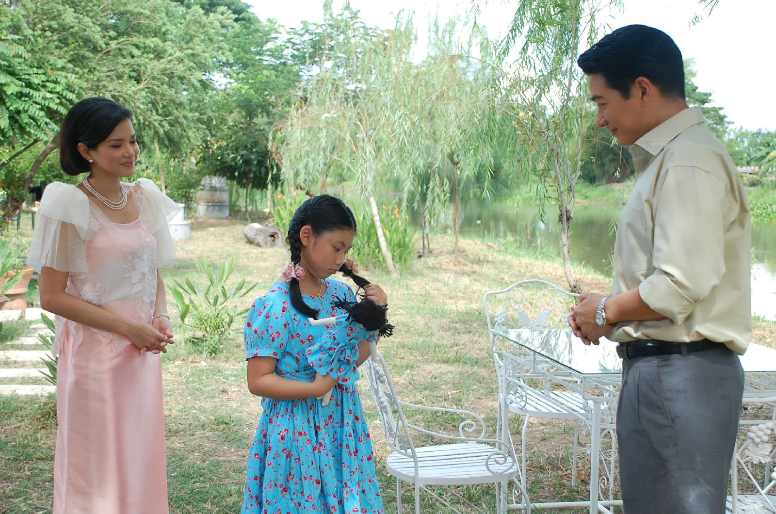 萨哈拉·桑卡布理查的写真-花环夫人温馨画面