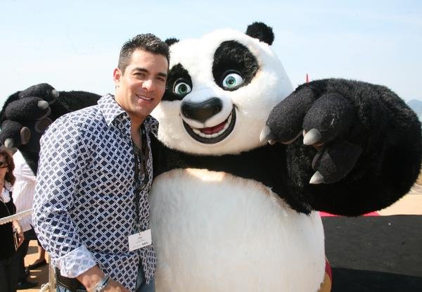 奥马尔·查帕罗的写真-with Po!