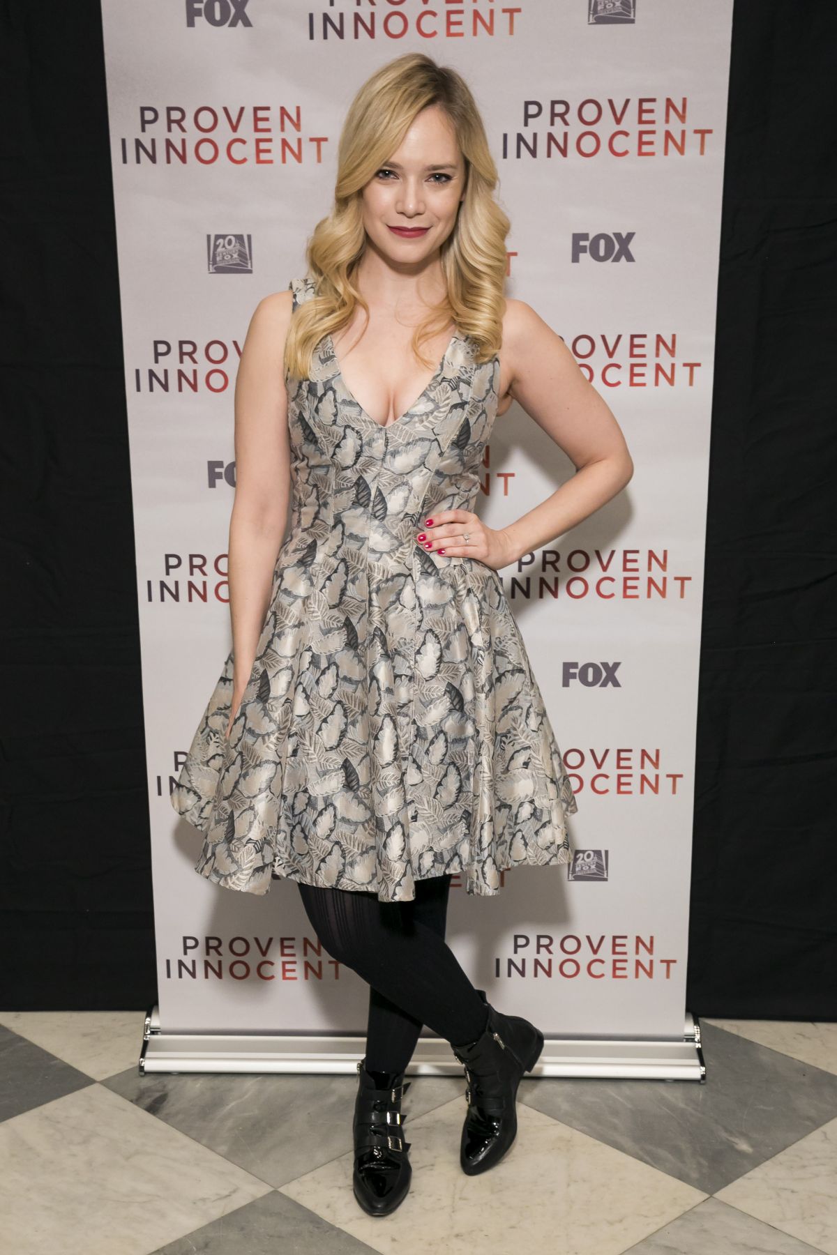 凯特琳·梅纳的写真