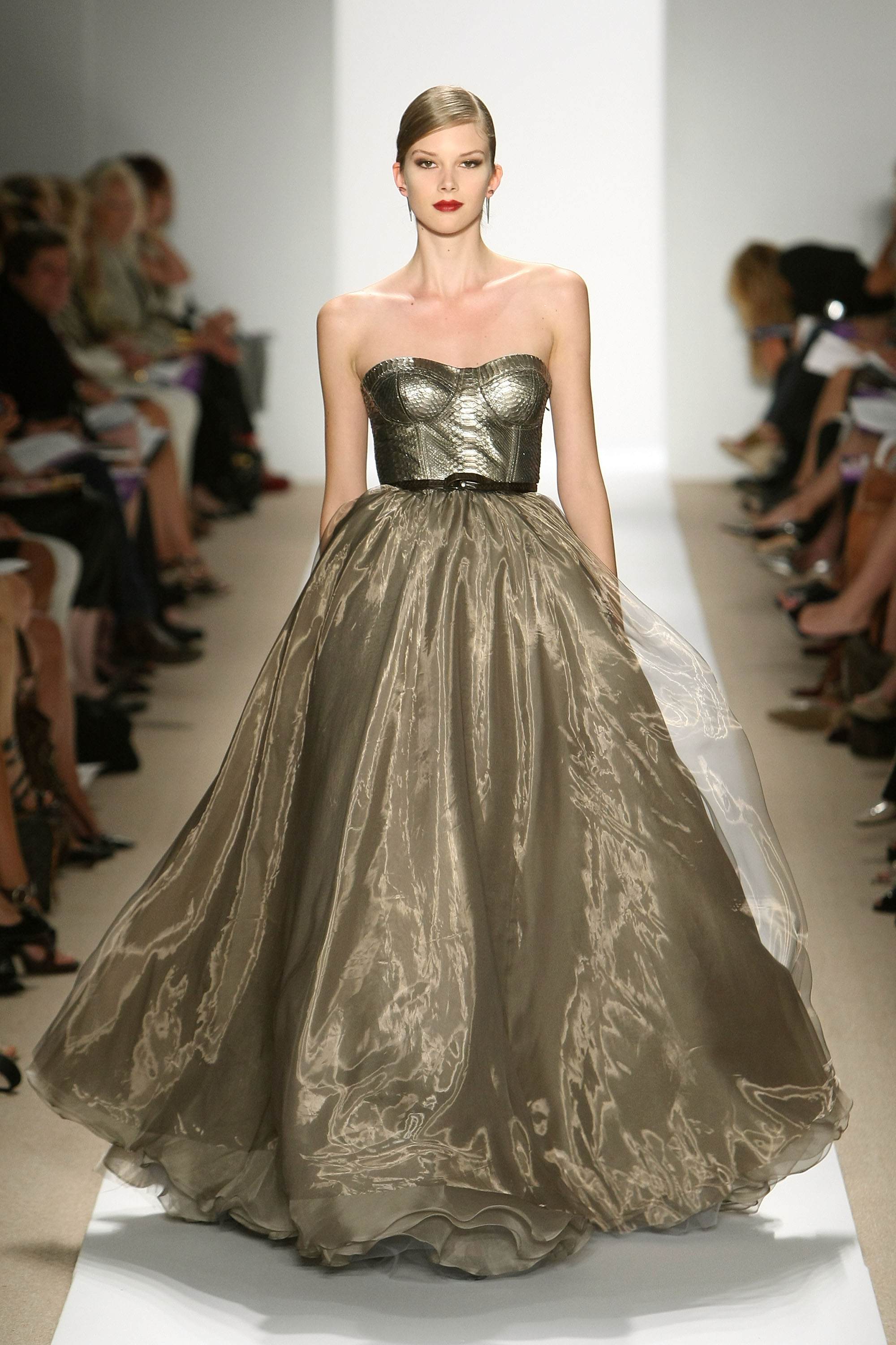 艾玛·伊西塔的写真-Dennis Basso SS 20...