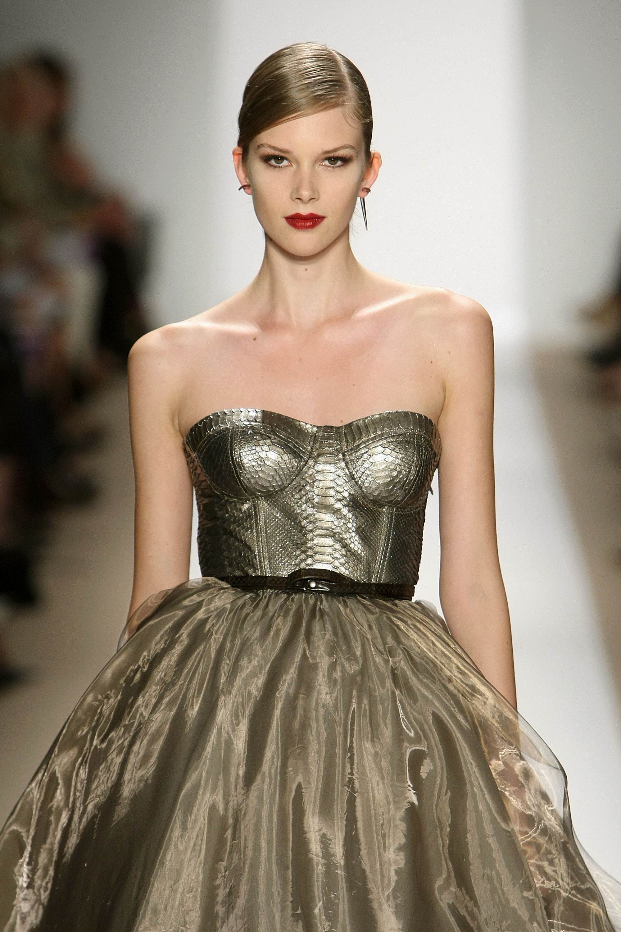 艾玛·伊西塔的写真-Dennis Basso SS 20...