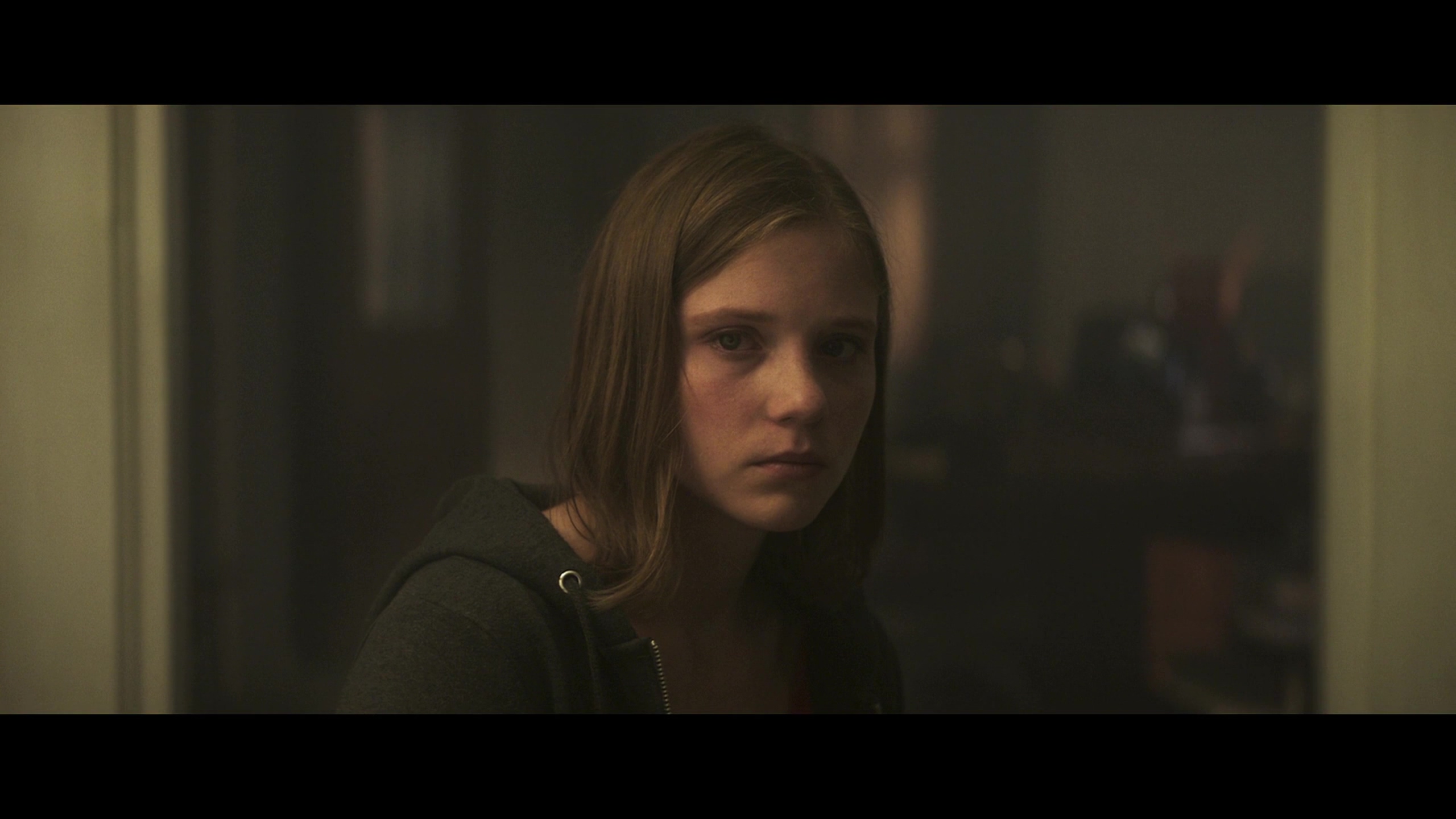 伊莱扎·莱辛姆波的写真