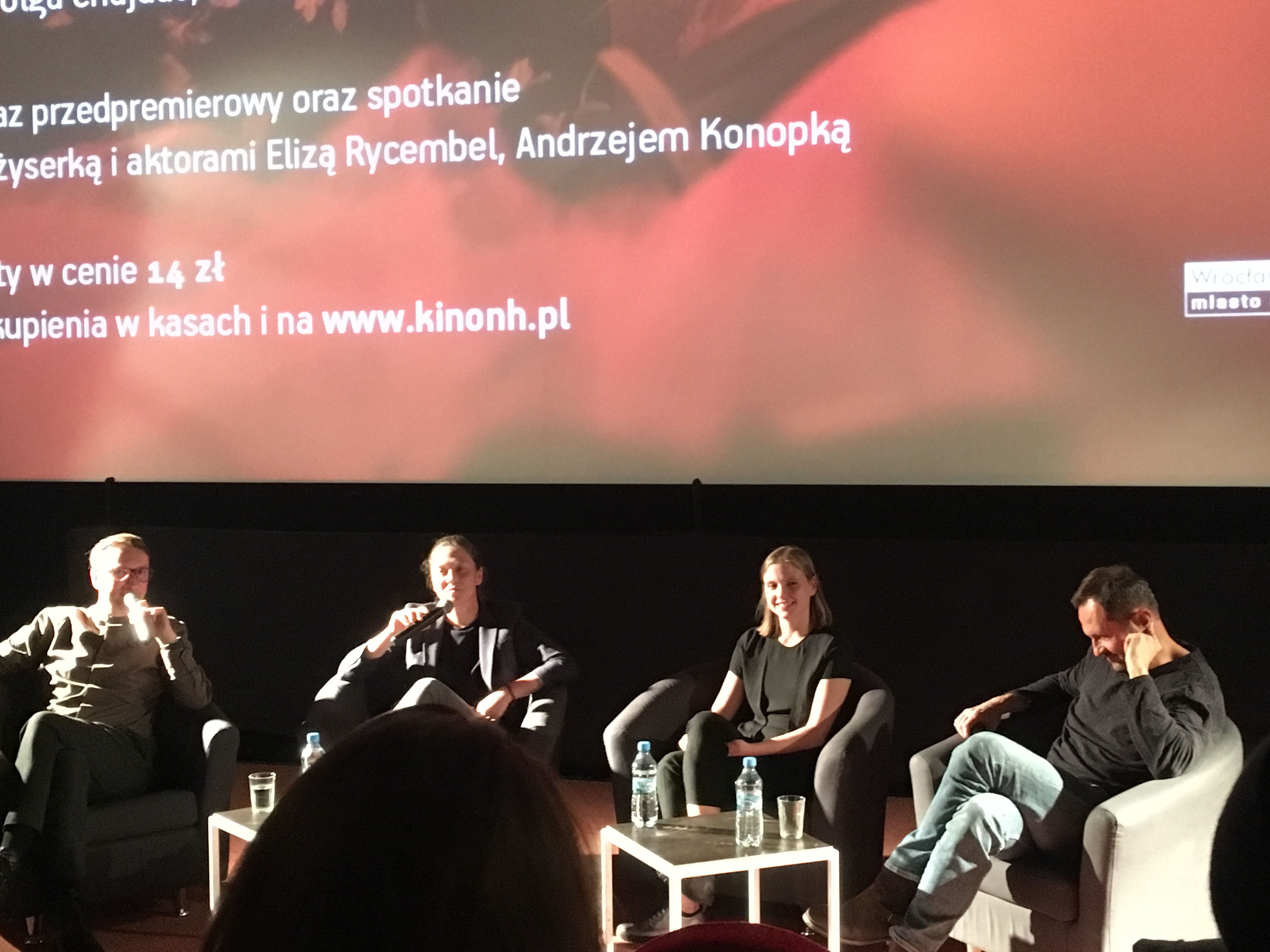 伊莱扎·莱辛姆波的写真-Nina首映