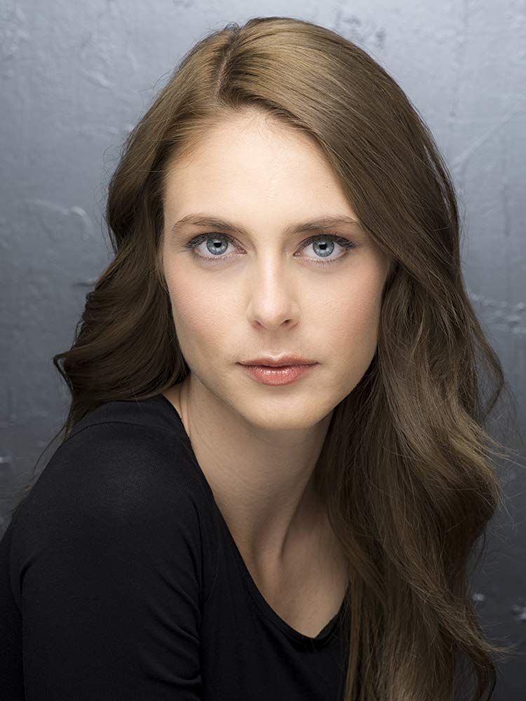 萨拉·米蒂奇的写真