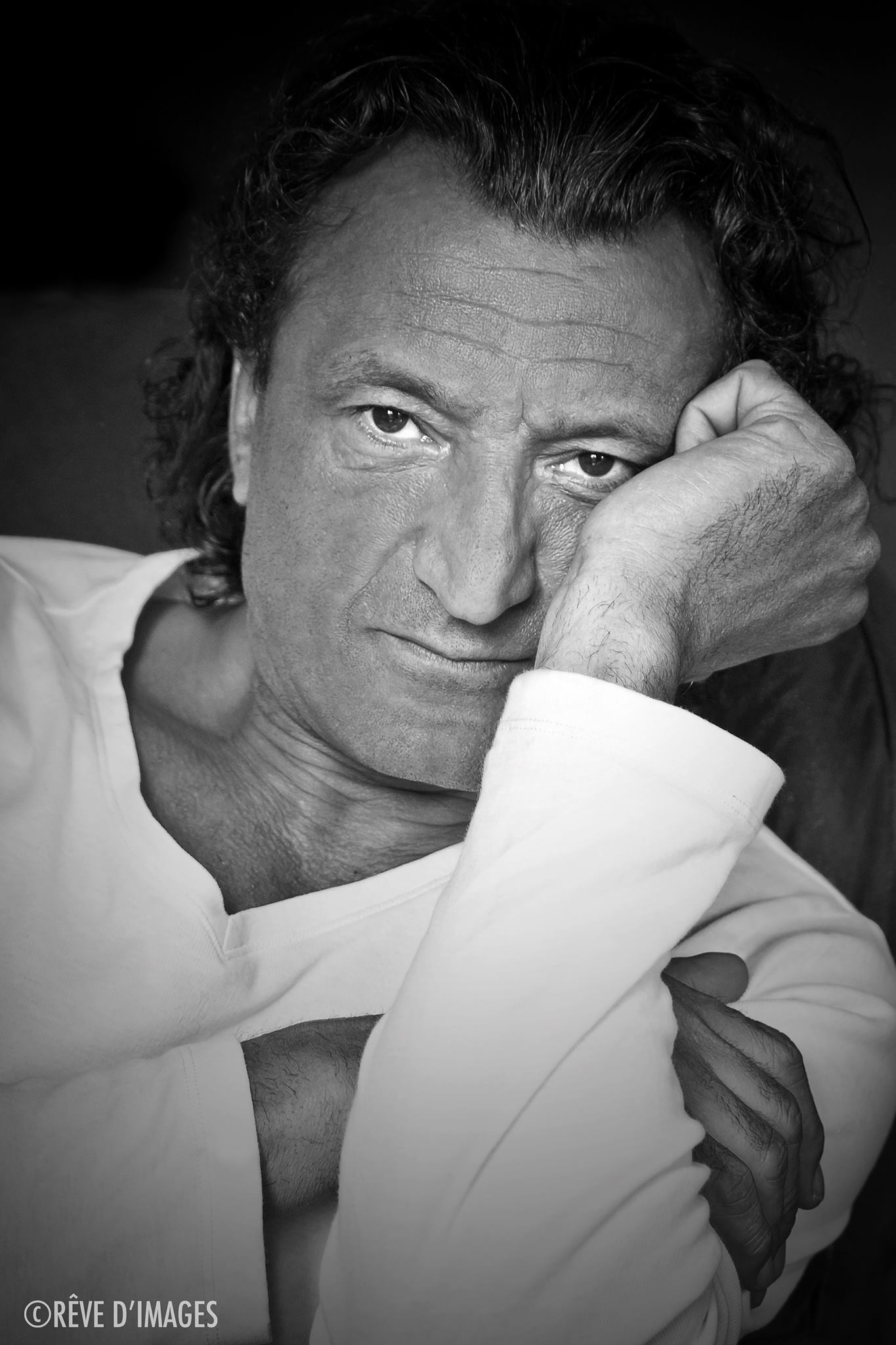 阿菲·班·巴德拉的写真