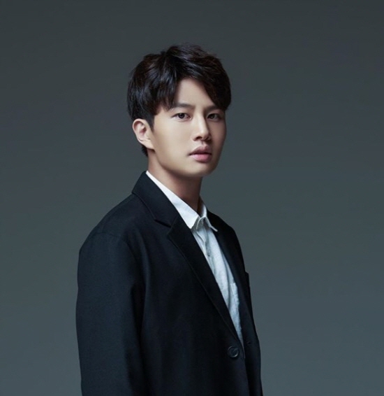 李丞旭的写真-http://mediainops.tist...