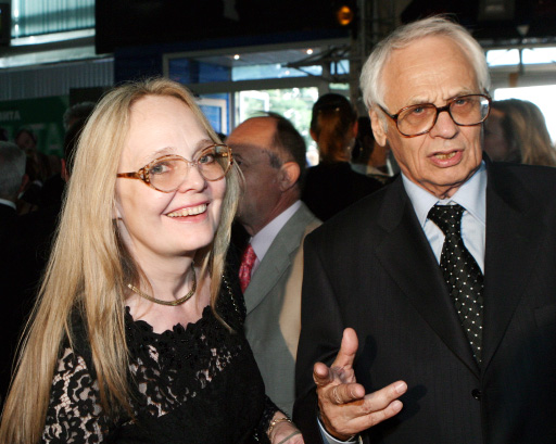 弗拉基米尔·纳乌莫夫的写真-与合作多次的女演员娜...