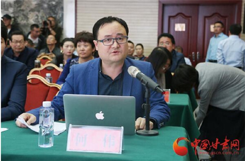 何伟的写真-编剧、制片人/何伟