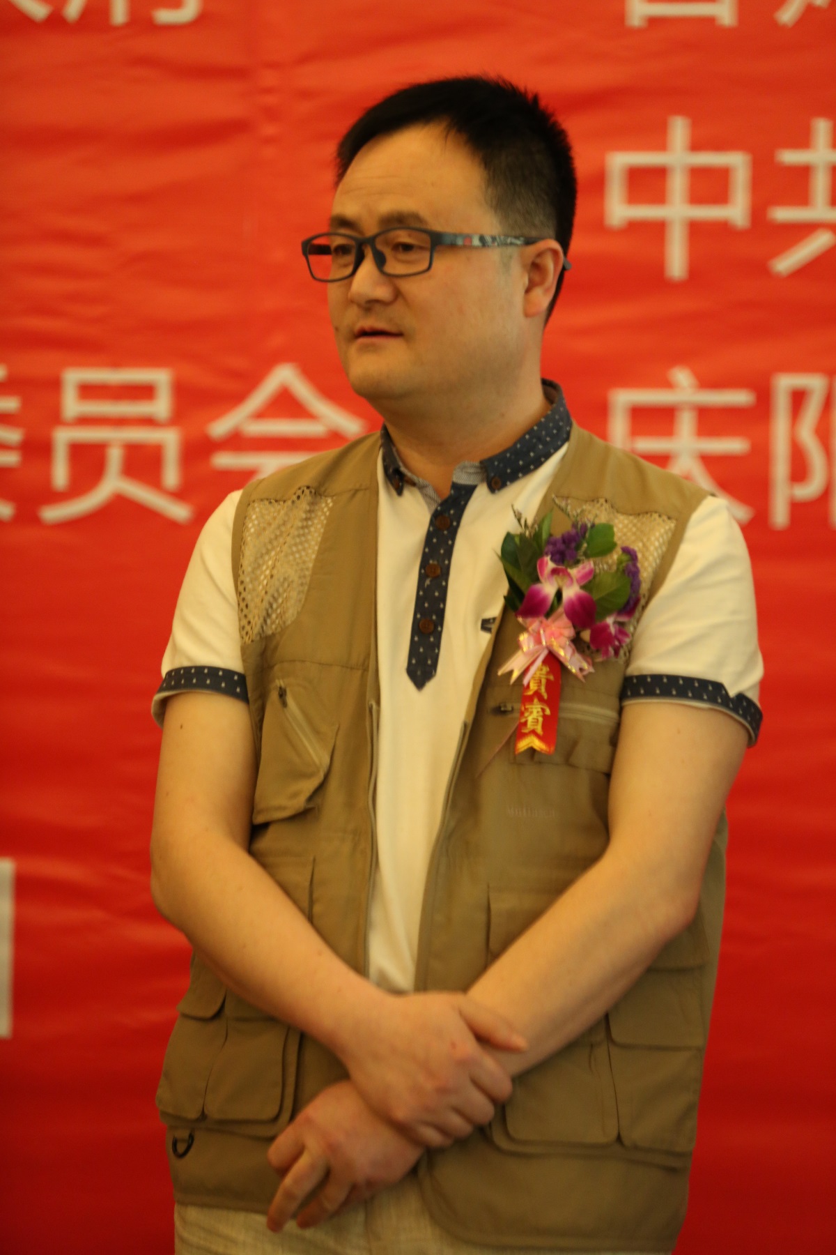 何伟的写真-编剧、制片人/何伟