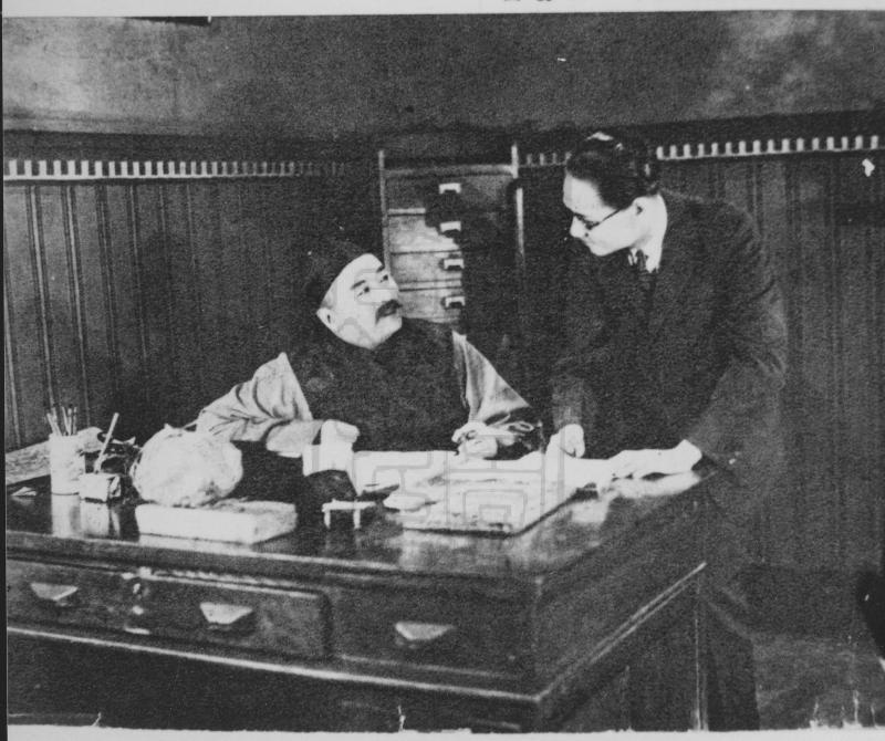 洪深的写真-洪深在《爱情与黄金》...