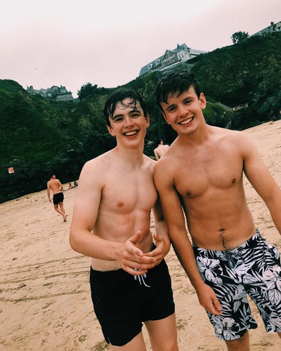 哈利·基尔比的写真-弟弟的胸啊（。