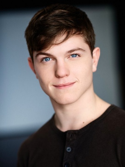 汤姆·拉塞尔的写真