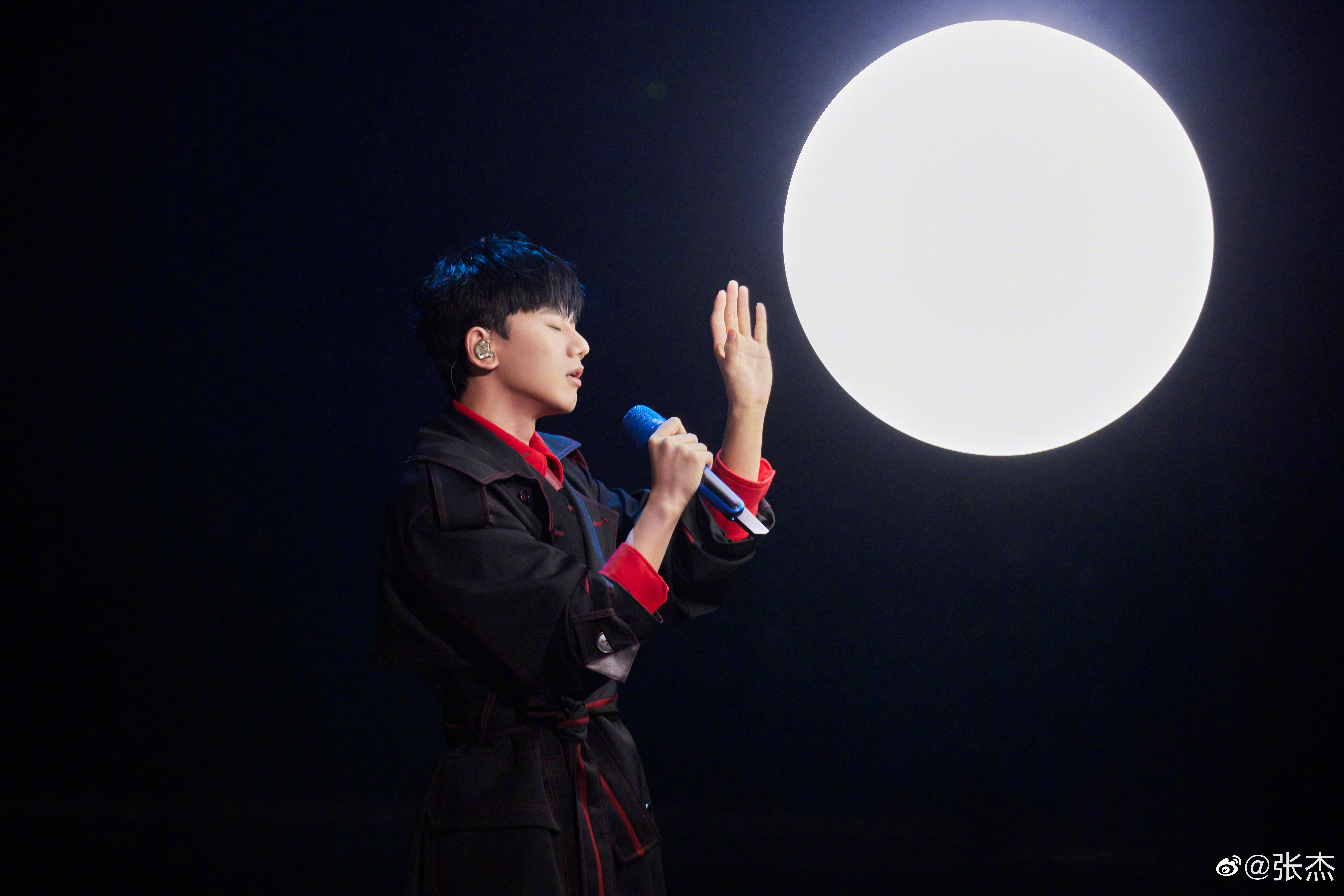 张杰的写真-https://weibo.com/124...