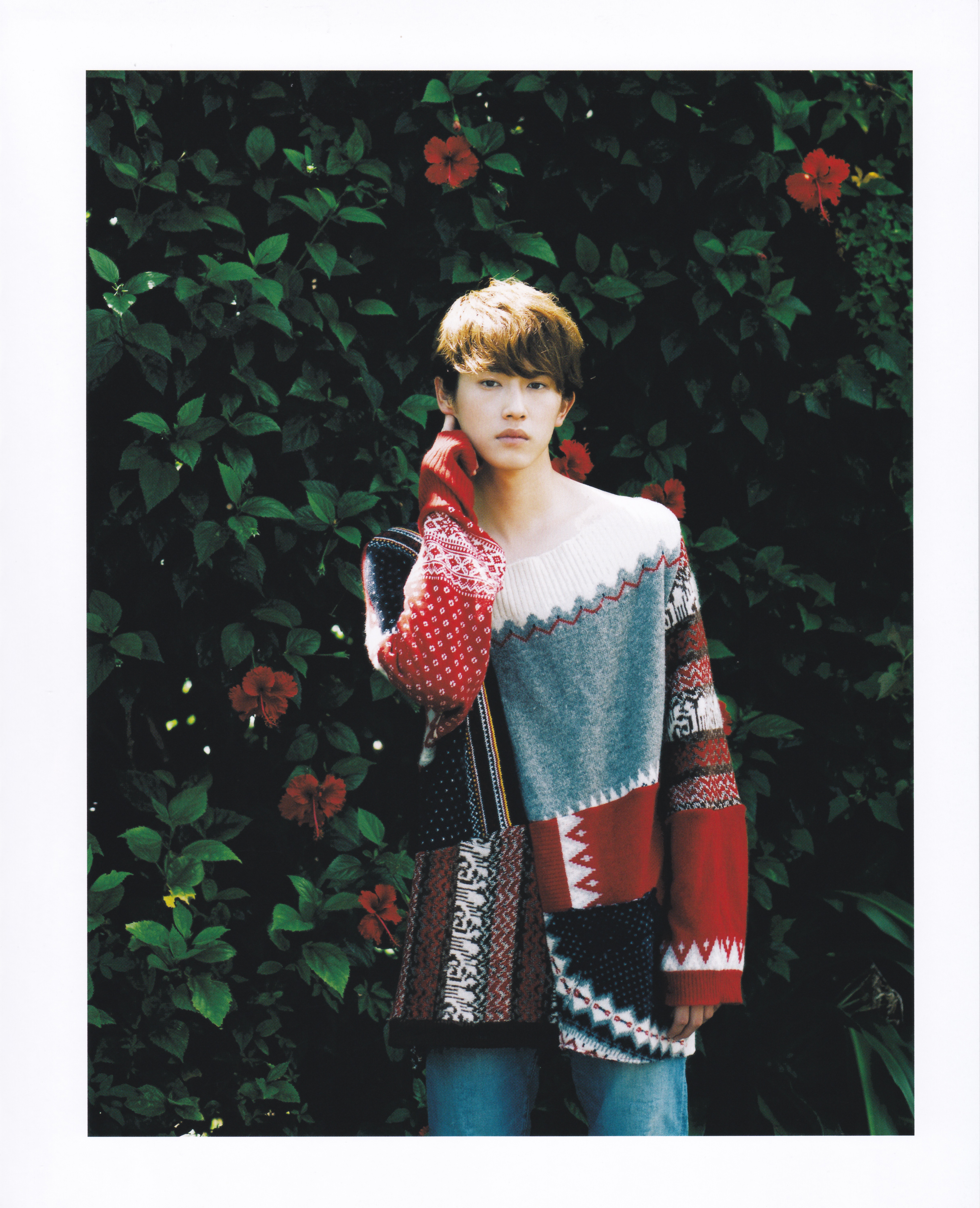 杉野遥亮的写真-第一本写真的部分图片...