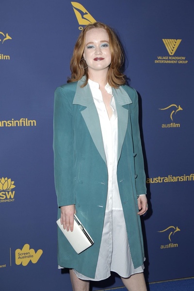 丽芙·休森的写真