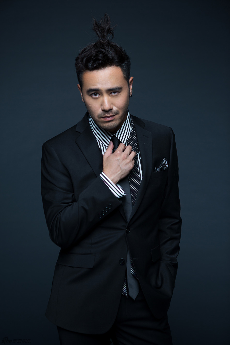 陈亦飞的写真-陈亦飞写真变霸道总裁...