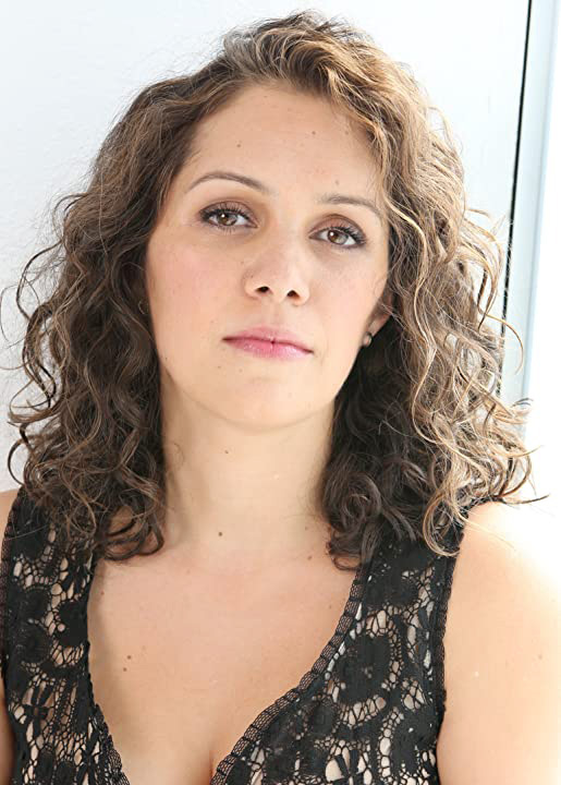 玛丽莎·埃切维里亚的写真