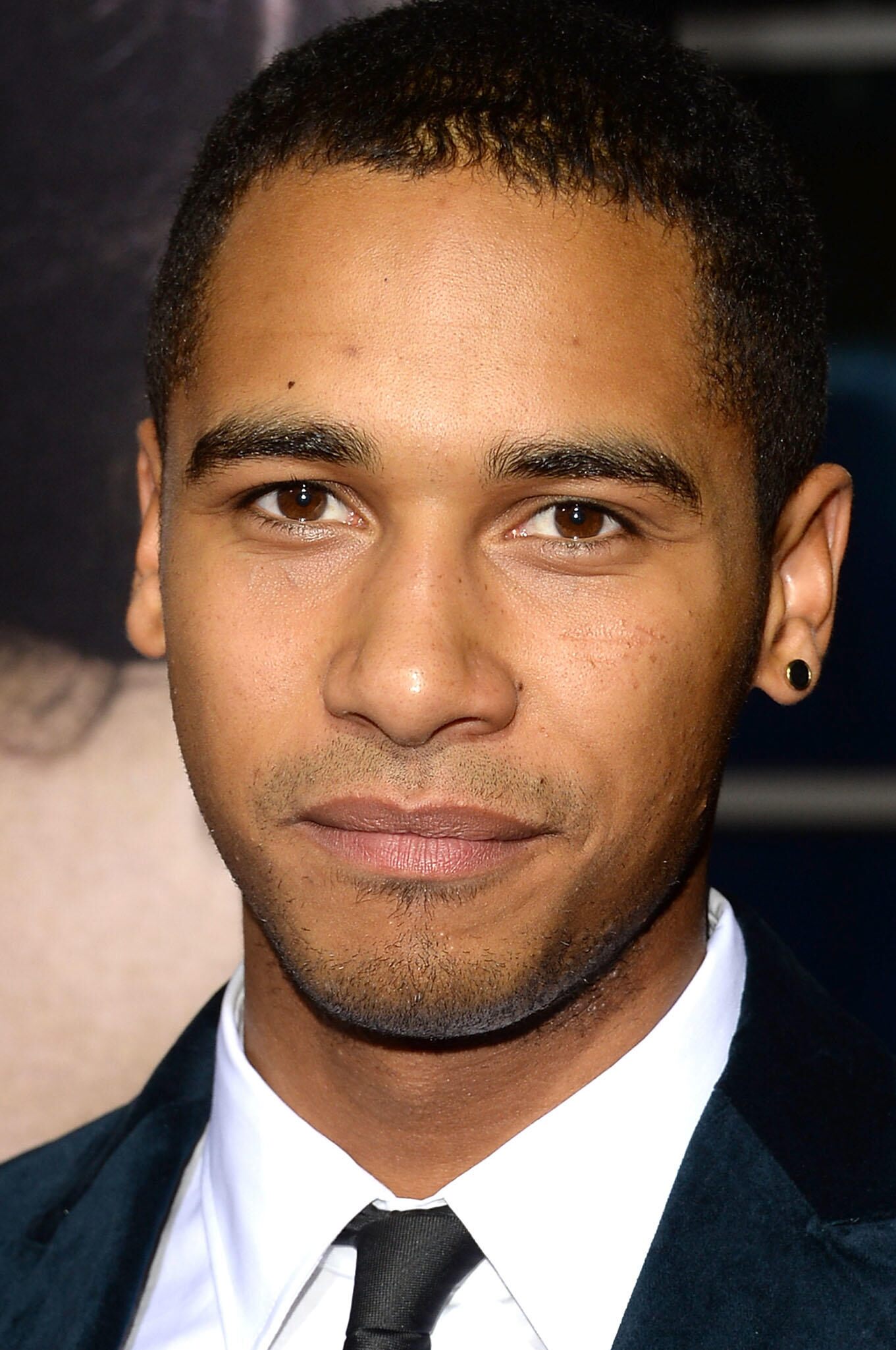 艾略特·奈特的写真