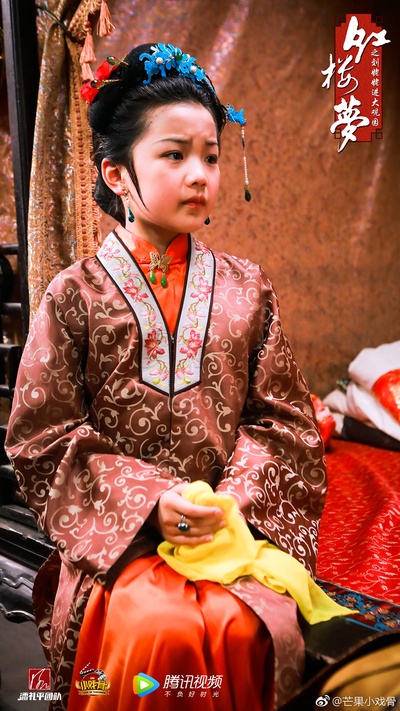 钟奕儿的写真-我奕儿眉宇间全是戏～