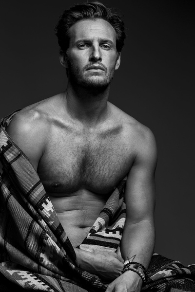 安吉尔·伯纳尼的写真