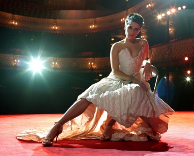 内芙·坎贝尔的写真