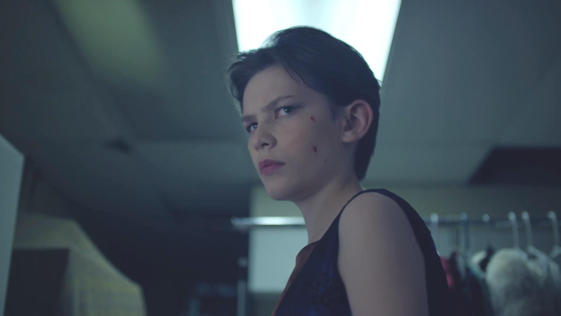 卢克·普拉尔的写真-眼神邪恶的小美女