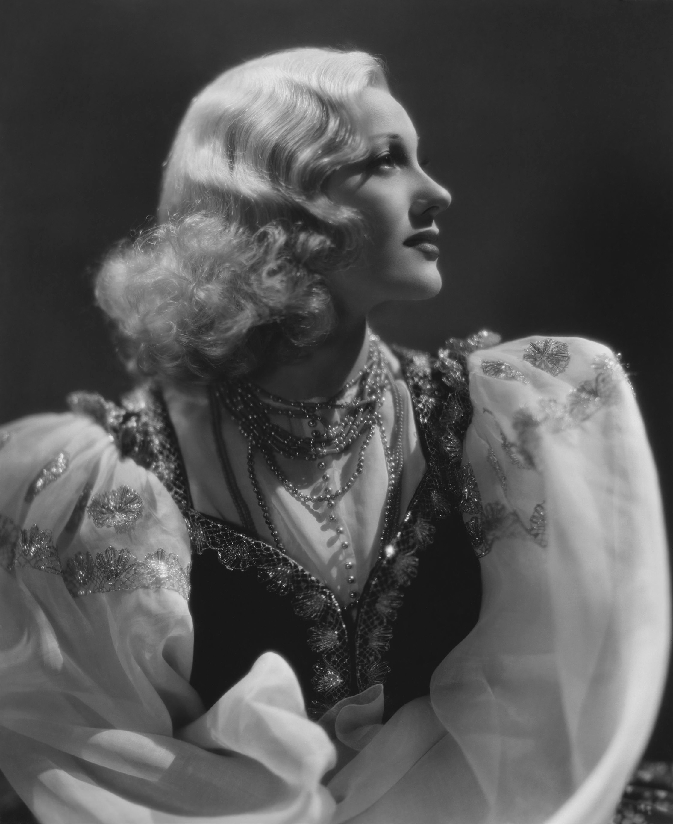 伊莎·米兰达的写真-帝国酒店 Hotel Imperi...