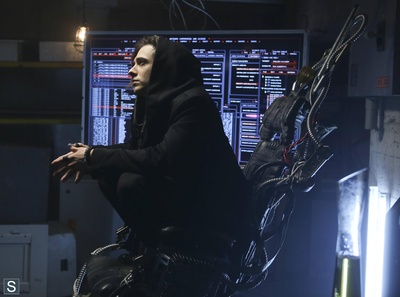 里斯·汤普森的写真-Almost Human 饰 Nic...