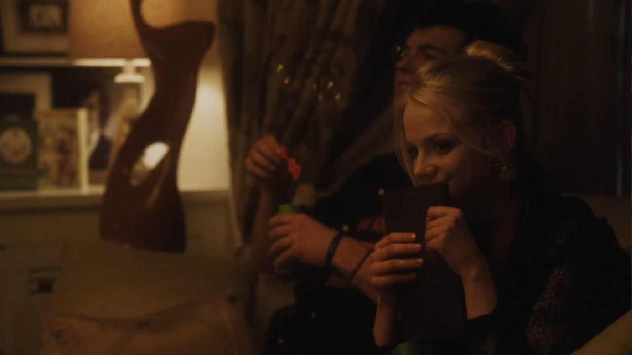 埃林·维赫米的写真-《壁花少年》Alice