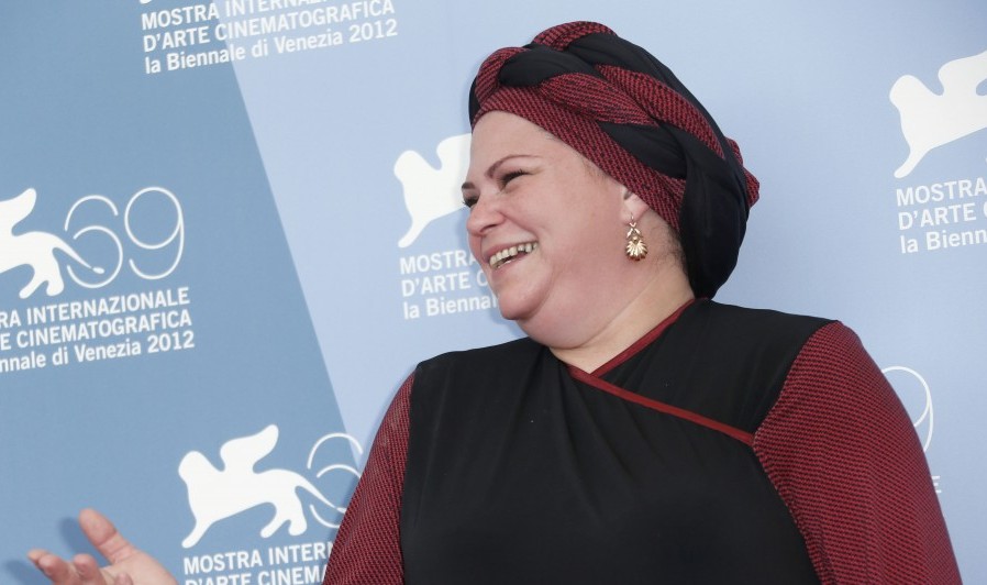 拉玛·布什顿的写真