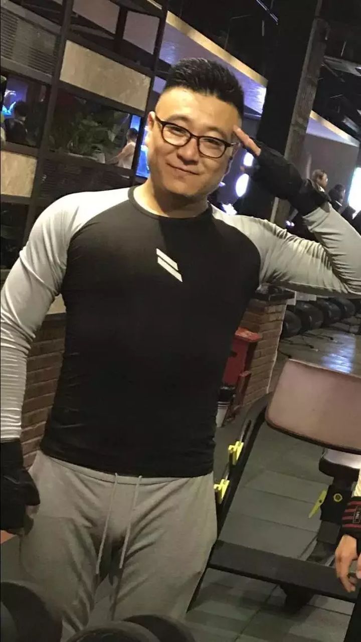 李延亮的写真-李延亮