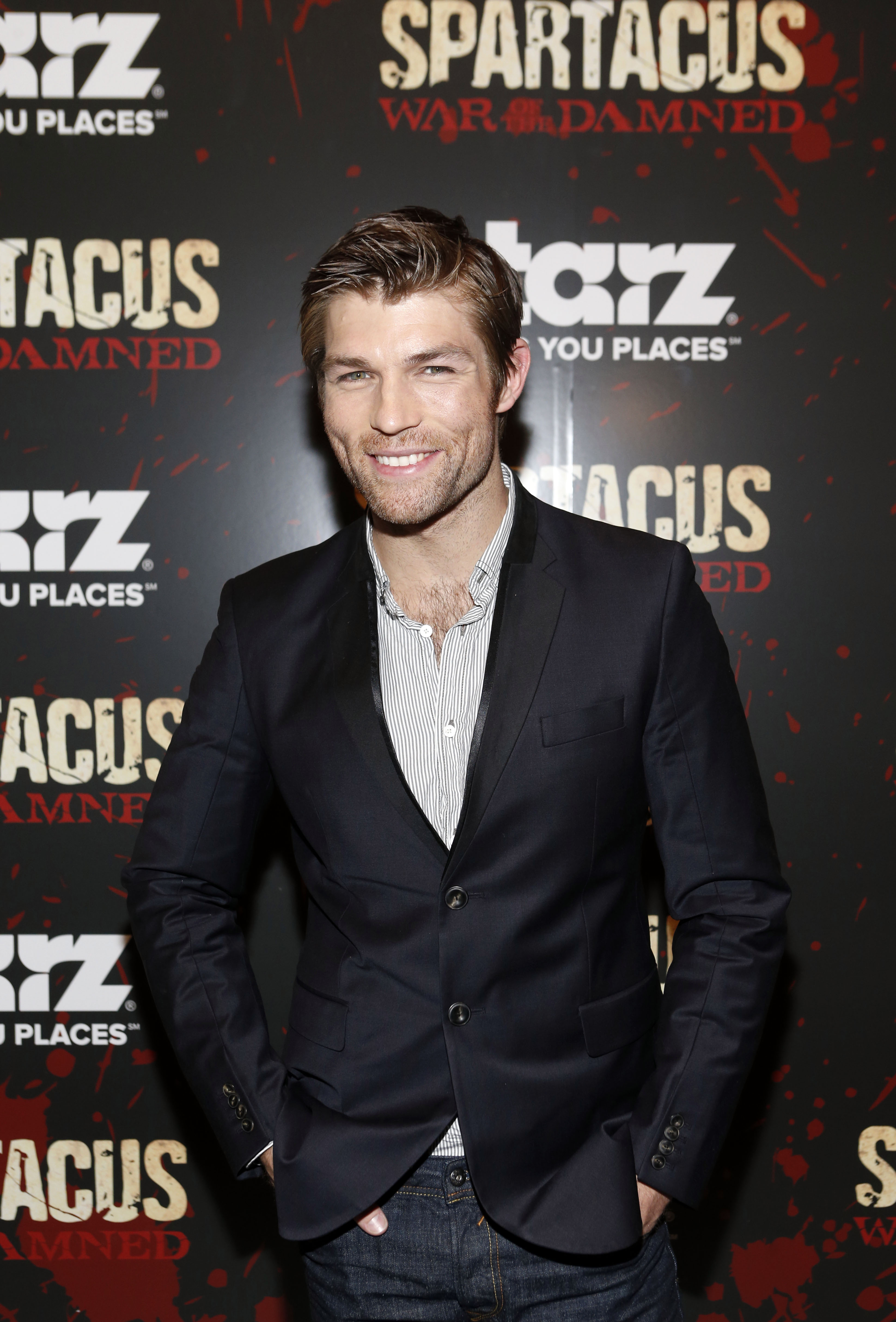 连姆·麦肯泰尔的写真