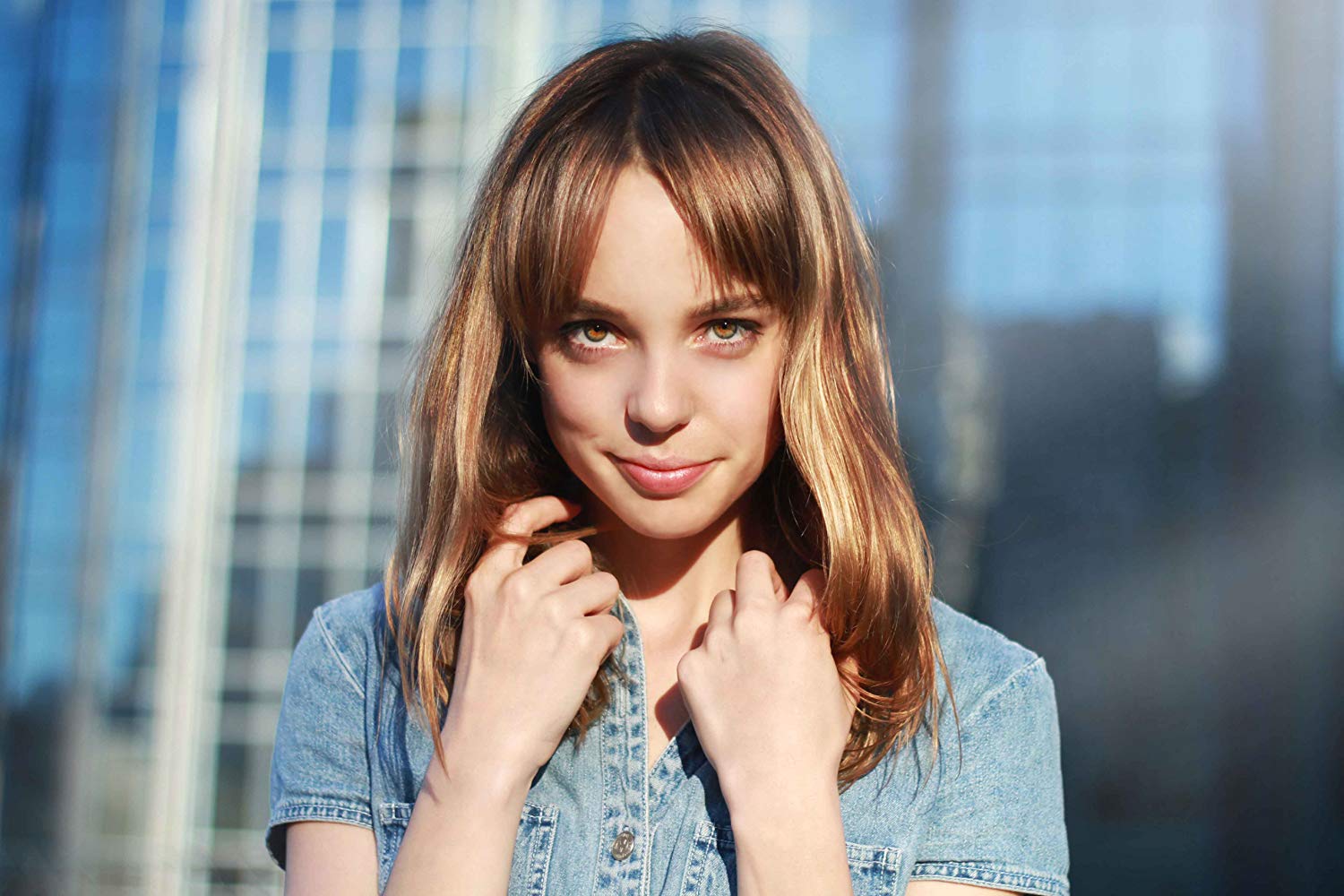 艾米丽·海内的写真