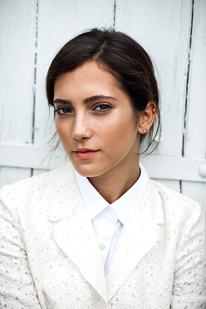 莎拉-索菲·波斯妮娜的写真