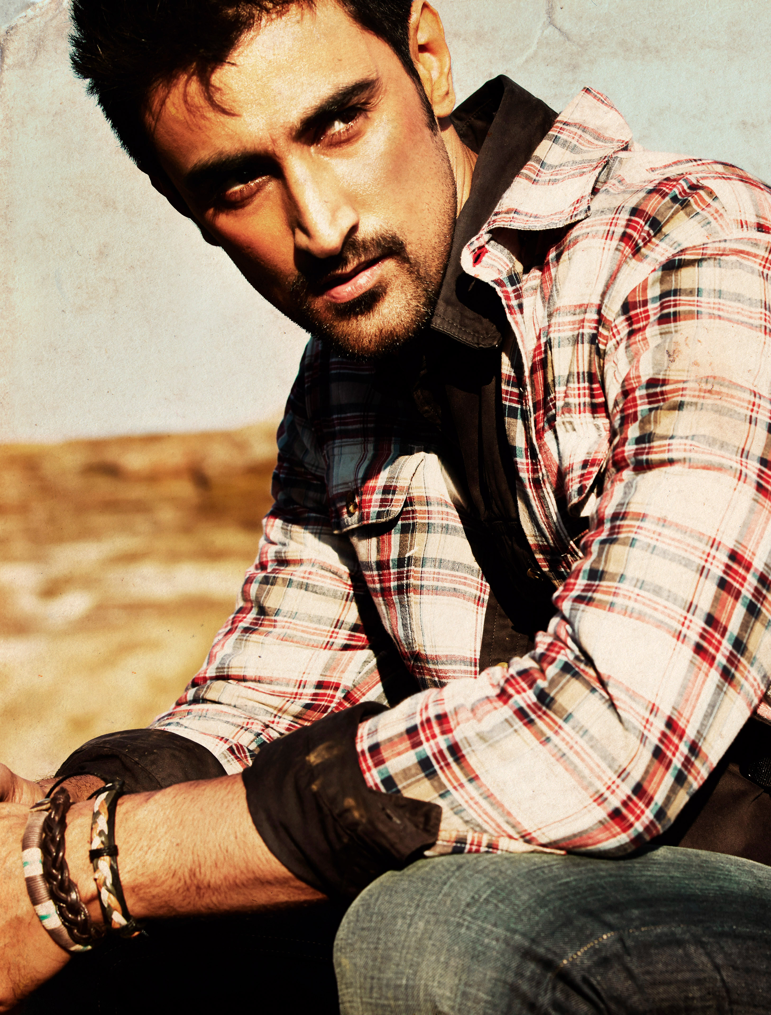 库纳尔·卡普尔的写真-ROADSTER featuring ...