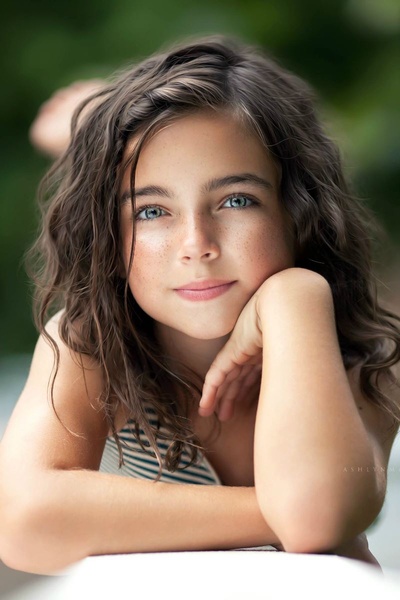 塔根·伯恩斯的写真