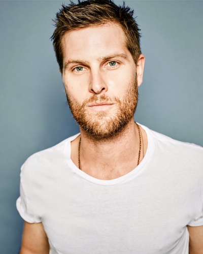 马特·伯恩斯的写真