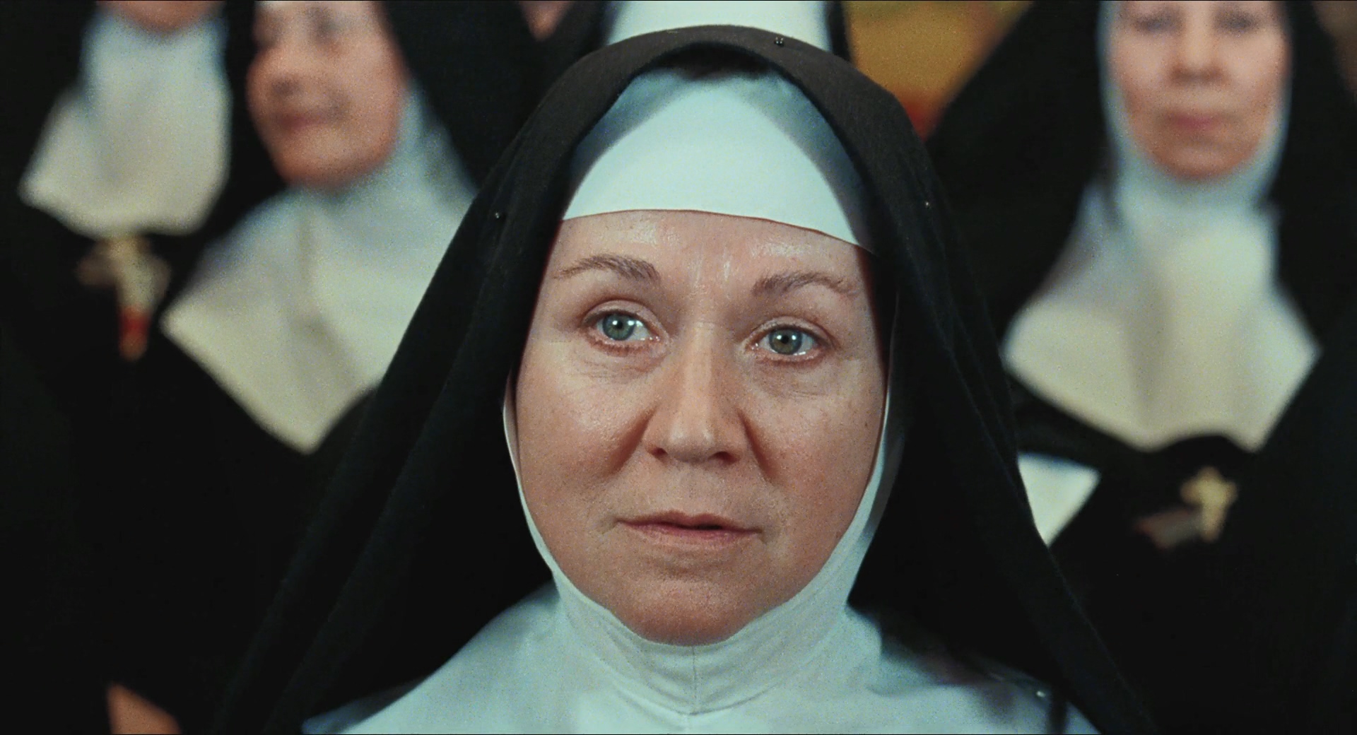 胡丽叶塔·塞拉诺的写真-黑暗的习惯 Entre tinie...