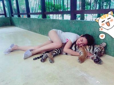 罗昱焜的写真-和小脑斧一起睡